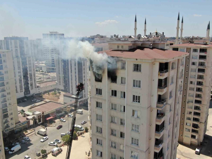 Gaziantep’te 15 Katlı Binada Yangın Paniği