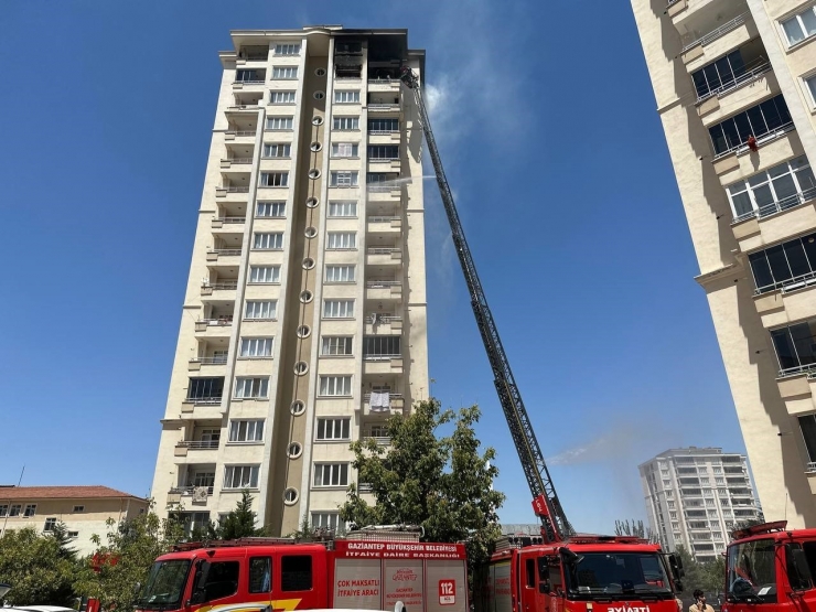 Gaziantep’te 15 Katlı Binada Yangın Paniği