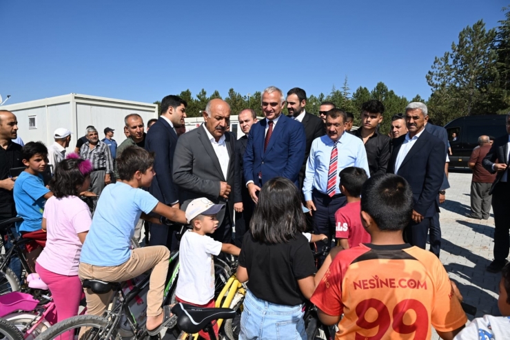 Bakan Ersoy, Malatya’da İncelemelerde Bulundu