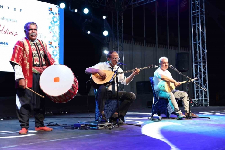 Hemşehri Dernekleri Festivali Renkli Görüntülerle Başladı