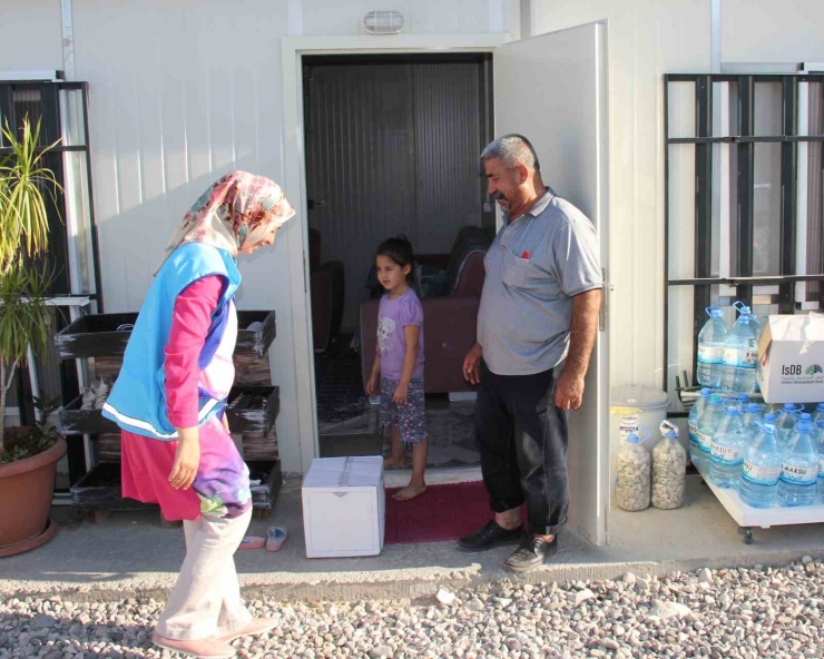 Tdv’den Depremzedelere Gıda Ve Hijyen Kolisi