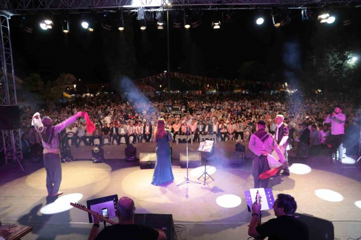 Gaziantep’te Hemşehriler Derneği Festivalinde Şanlıurfa Standına Yoğun İlgi