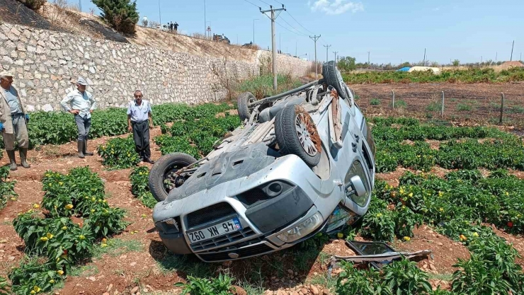 Adıyaman’da Hafif Ticari Araç Şarampole Düştü: 2’si Ağır 5 Yaralı