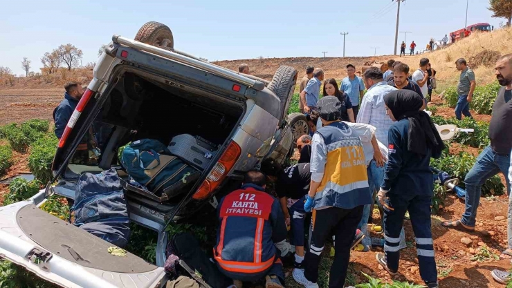 Adıyaman’da Hafif Ticari Araç Şarampole Düştü: 2’si Ağır 5 Yaralı