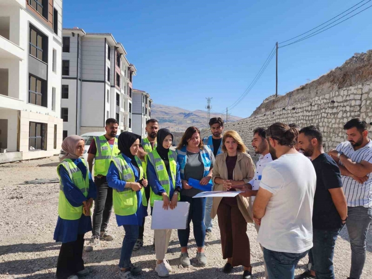 Milletvekili Ölmeztoprak: "deprem Bölgesinde Çalışmaların Hızla Sürüyor"