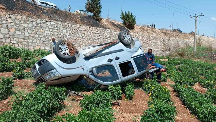 Adıyaman’da Hafif Ticari Araç Şarampole Düştü: 2’si Ağır 5 Yaralı