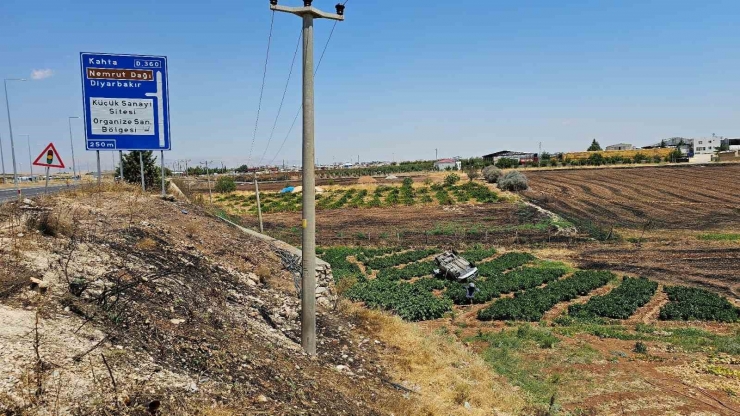 Adıyaman’da Hafif Ticari Araç Şarampole Düştü: 2’si Ağır 5 Yaralı