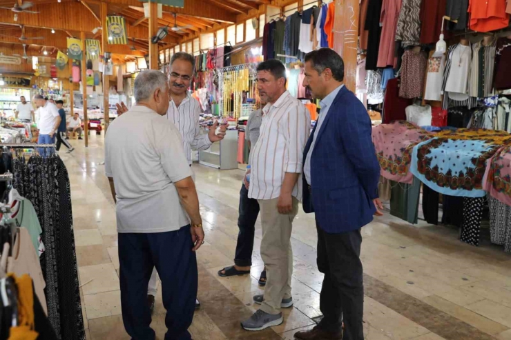 Belediye Başkanı 45 Dereceyi Bulan Sıcakta Esnafı Gezdi