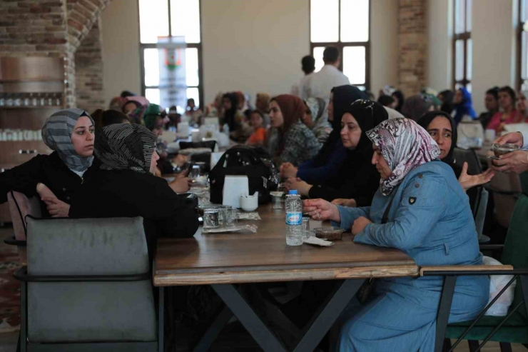 Beyazgül, Aşure Etkinliğine Katıldı