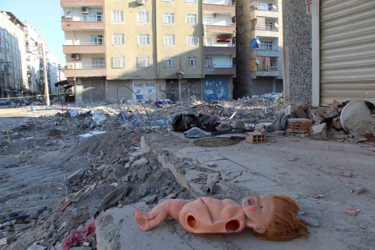 Diyarbakır’da Depremde 60 Kişinin Hayatını Kaybettiği Bina ’ruhsatsız’ Ve ’projesiz’ İnşa Edilmiş
