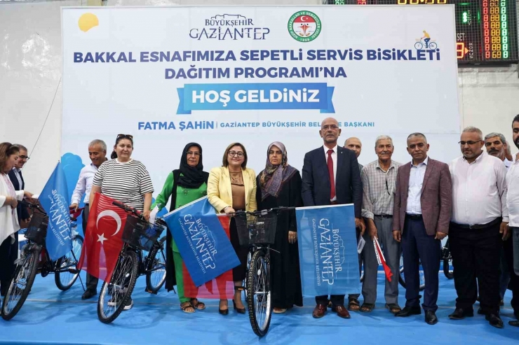 Nizip’te Bulunan Bakkallara Sepetli Bisiklet Desteği