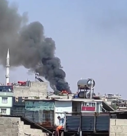 Gaziantep’te Evin Çatısında Çıkan Yangın Korkuttu