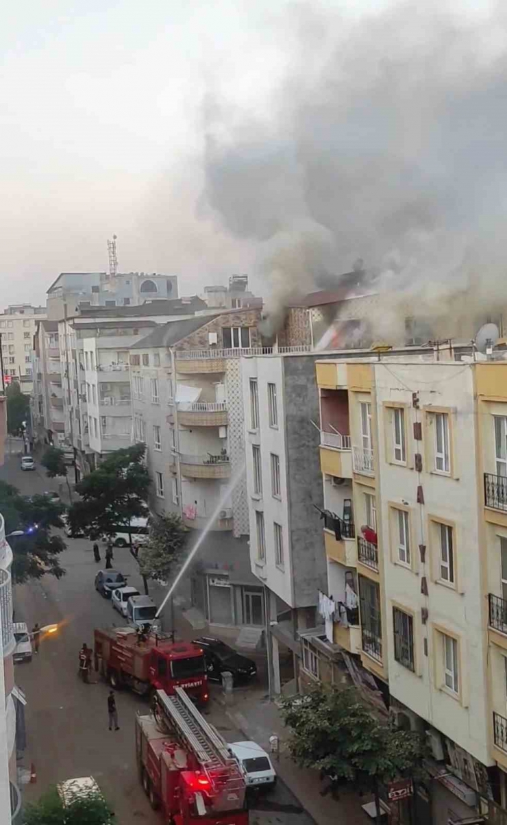 Madde Bağımlısı, Ailesine Ait Evi Yaktı