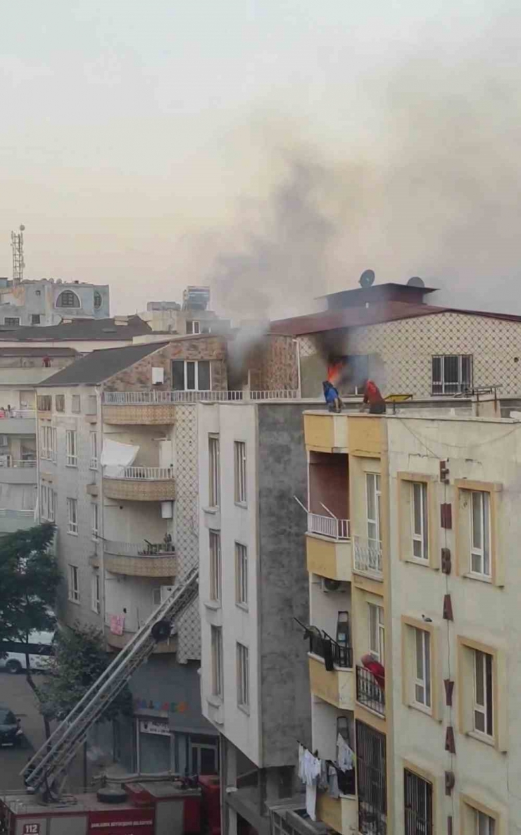 Madde Bağımlısı, Ailesine Ait Evi Yaktı