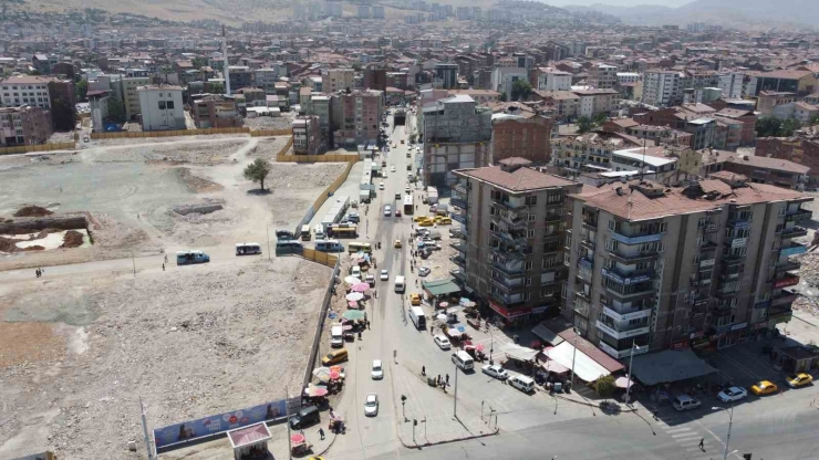 Malatya’da Enkazlar Kaldırıldıkça Binaların Yerini Boş Araziler Aldı