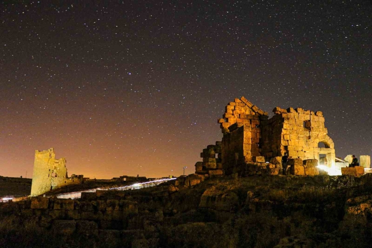 Gökyüzü Tutkunları 7 Bin Yıllık Zerzevan Kalesi’nde Buluştu