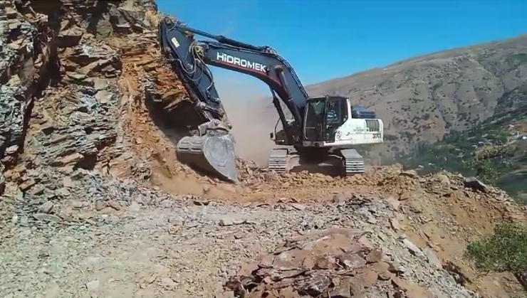 Malatya’da Yol Çalışmaları Sürüyor