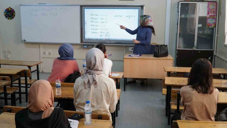 Gençler Haliliye Belediyesiyle Üniversiteli Oluyor