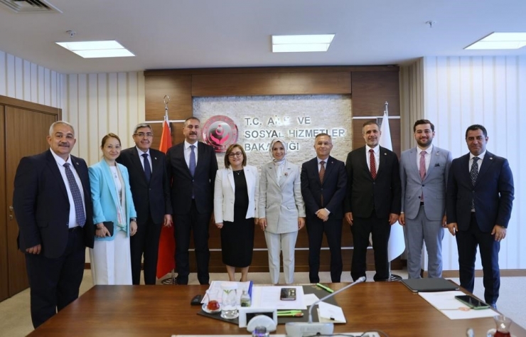 Ak Parti Gaziantep Heyetinden Ankara’da Bakanlarla Görüştü