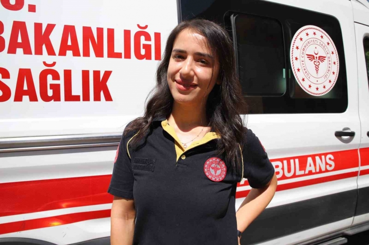 2 Milyonluk Şehrin Tek Kadın Ambulans Şoförü