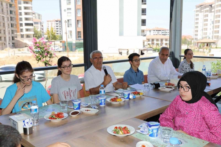 Güder, Lgs’de Başarılı Olan Öğrencileri Ağırladı