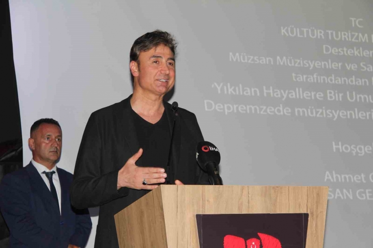 Gaziantep’te Depremzede Müzisyenlere Enstrüman Dağıtıldı