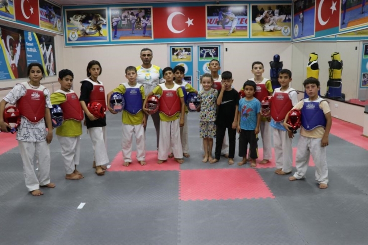 Haliliyeli Gençlerden Salon Sporlarına Yoğun İlgi