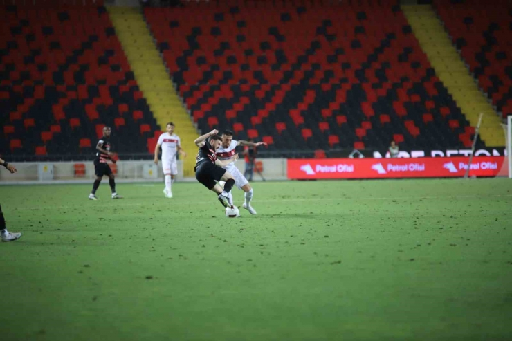 Trendyol Süper Lig: Gaziantep Fk: 0 - Sivasspor: 2 (ilk Yarı)