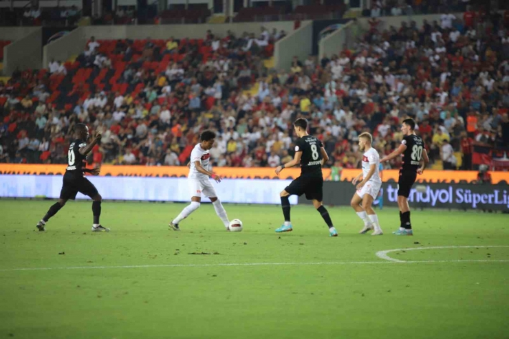 Trendyol Süper Lig: Gaziantep Fk: 0 - Sivasspor: 2 (ilk Yarı)