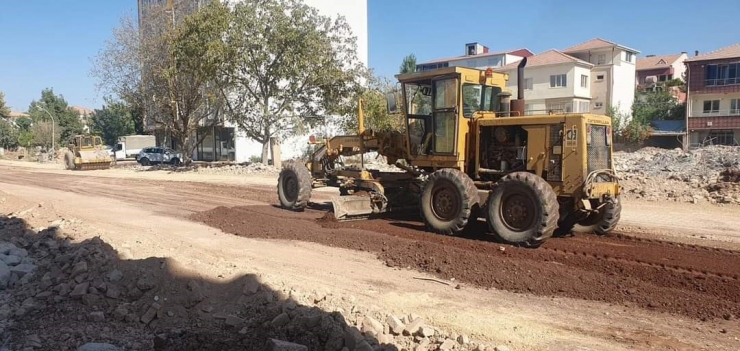 Gölbaşı Belediyesi Hasarlı Yolları Onarıyor