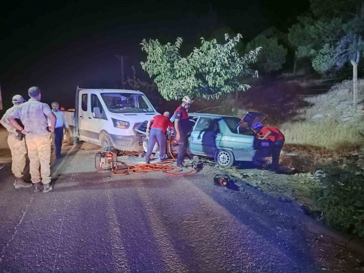 Şanlıurfa’da Otomobil İle Kamyonet Çarpıştı: 2 Yaralı