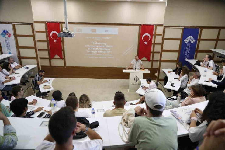 Genç Girişimcilerin Geleceği Projesinin Açılışı Hkü’de Gerçekleşti