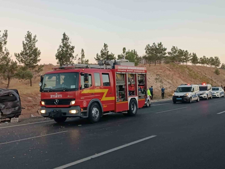 Gaziantep’te Kontrolden Çıkan Hafriyat Kamyonu Aracı Biçti: 1 Ölü, 3 Yaralı