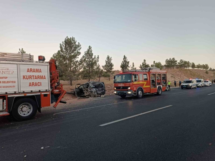 Gaziantep’te Kontrolden Çıkan Hafriyat Kamyonu Aracı Biçti: 1 Ölü, 3 Yaralı