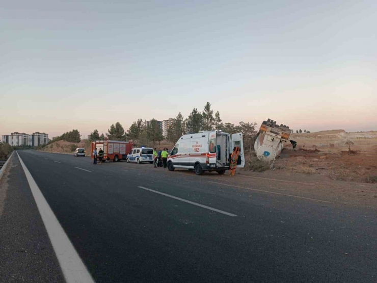 Gaziantep’te Kontrolden Çıkan Hafriyat Kamyonu Aracı Biçti: 1 Ölü, 3 Yaralı