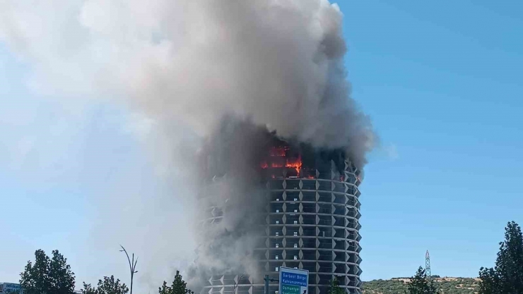 Gaziantep’te 17 Katlı Eski Otelde Yangın