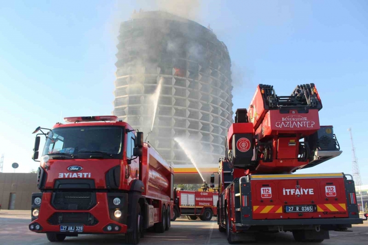 Gaziantep’teki Otel Yangını 5 Saatte Kontrol Altına Alındı