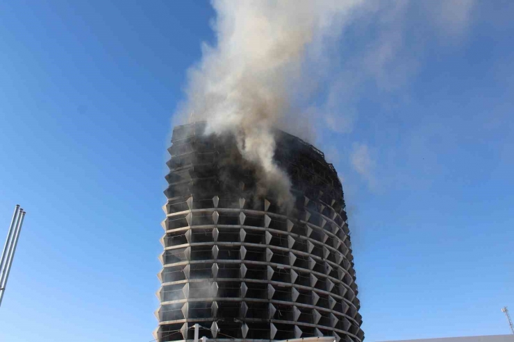 Gaziantep’teki Otel Yangını 5 Saatte Kontrol Altına Alındı