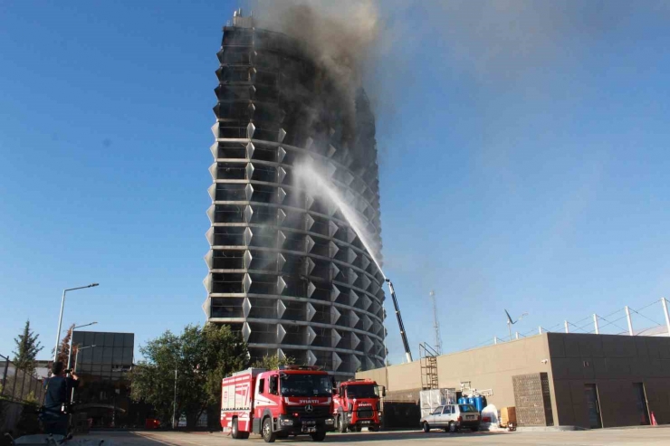 Gaziantep’teki Otel Yangını 5 Saatte Kontrol Altına Alındı