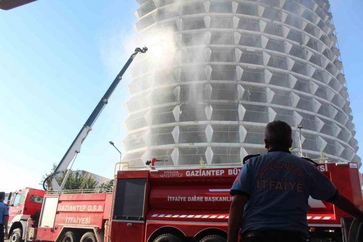 Gaziantep’teki Otel Yangını 5 Saatte Kontrol Altına Alındı