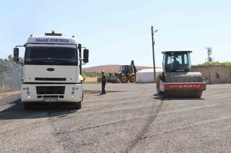 Kırsal Mahallelerden Sathi Kaplama Asfalt Çalışmaları Sürüyor