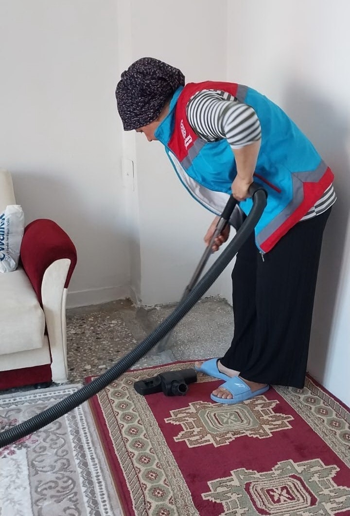Yaşlı, Engelli Ve Ağır Kronik Hastalarının Evleri Temizleniyor