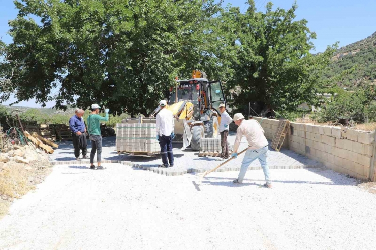 Cerityeniyapan’da, Tüm Yollar Kilitli Parke Taşıyla Döşenecek