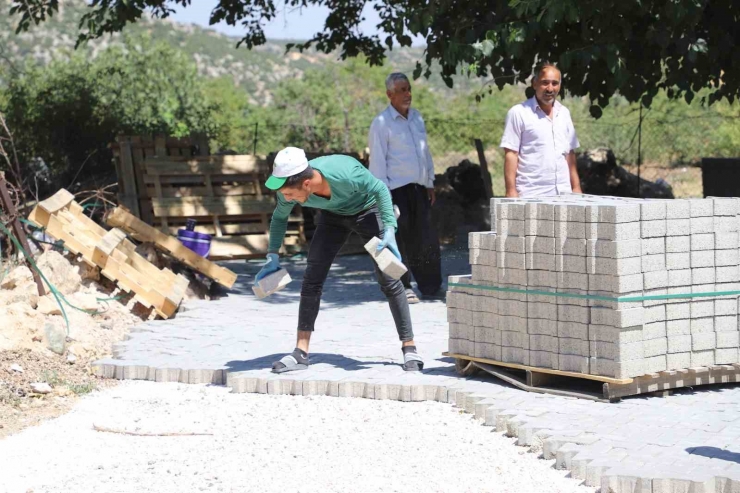 Cerityeniyapan’da, Tüm Yollar Kilitli Parke Taşıyla Döşenecek