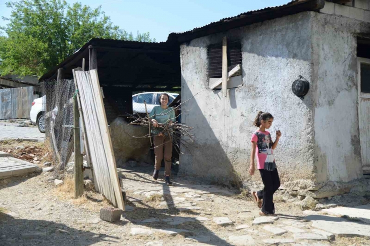 Çalışma Ortamı Bulamayan Semanur, “konuk Evi Kız Yurdu” Sayesinde Tıp Fakültesi Hayaline Kavuştu