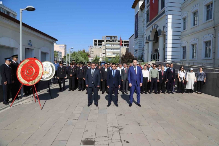 Deprem Bölgesinde 30 Ağustos Zafer Bayramı Kutlandı