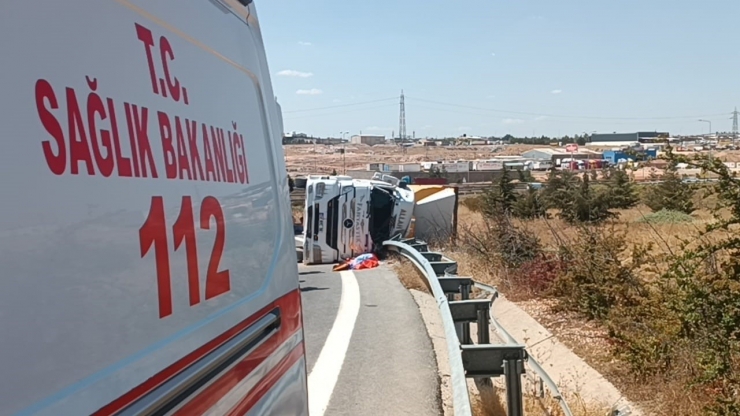 Devrilen Kamyonun Sürücüsü Öldü, Yakınlarının Feryadı Yürek Dağladı