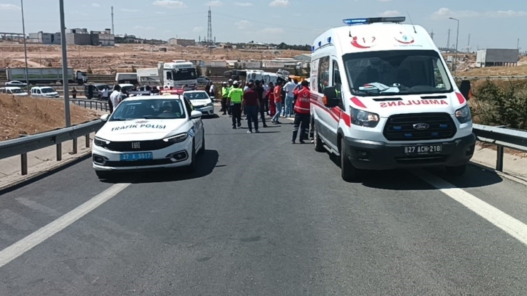 Devrilen Kamyonun Sürücüsü Öldü, Yakınlarının Feryadı Yürek Dağladı