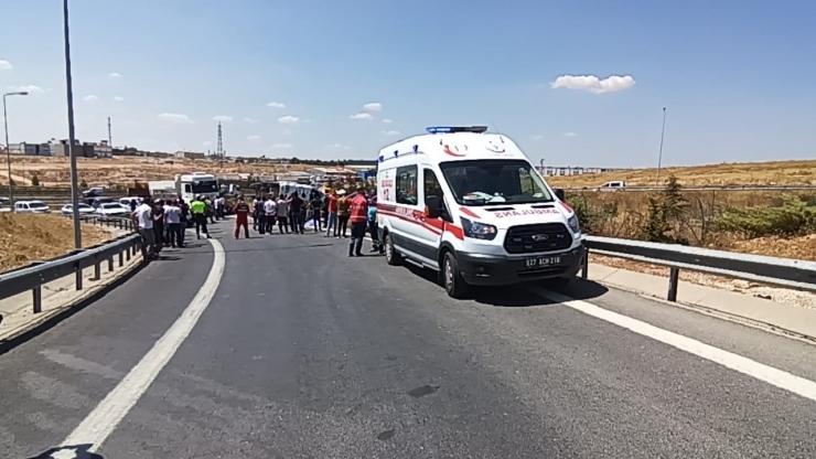 Devrilen Kamyonun Sürücüsü Öldü, Yakınlarının Feryadı Yürek Dağladı