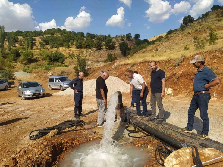 Çelikhan İlçesinde 3 Kuyuda Su Bulundu